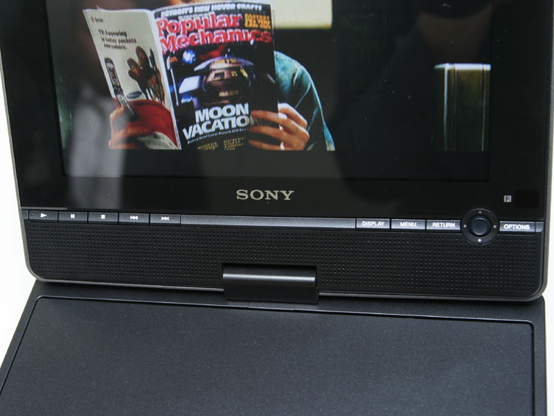 Illustration for article titled Sony DVP-FX850 Portable DVD Player: It's Shiny, It Swivels, It Supports USB Media